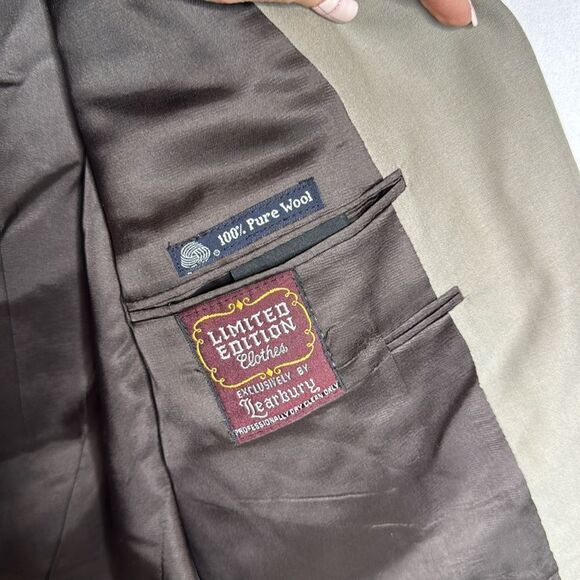 Burberry Vintage 100% Pure Wool Tan Suit. Pants size 34. Jacket size 42. - Picture 15 of 16